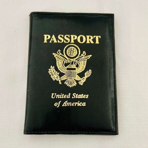 Passport Holder / Passport~United States Of America in Gold Embossing - Picture 7 of 7